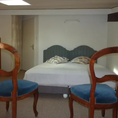 Beaux Chenes Bed & Breakfast *