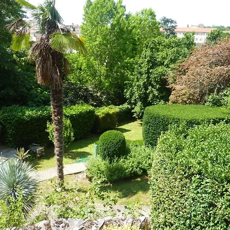 Beaux Chenes Bed & Breakfast Nerac