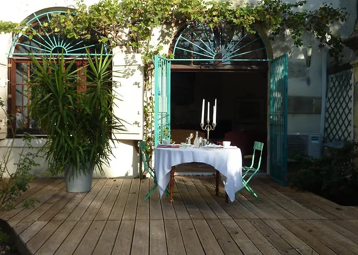 Beaux Chenes Bed and breakfast