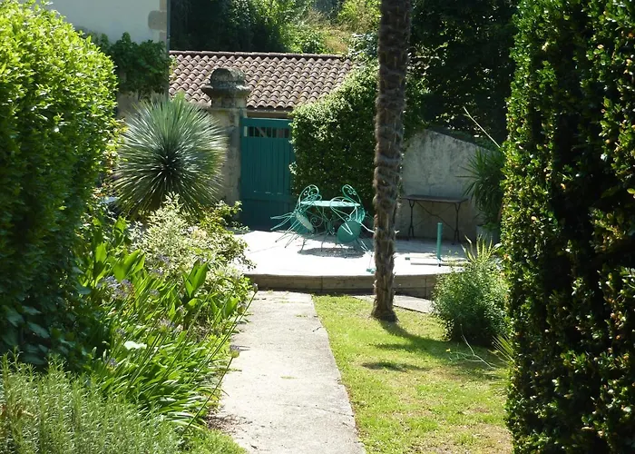 Beaux Chenes Bed and breakfast